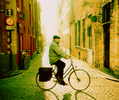 дідусь на велосипеді