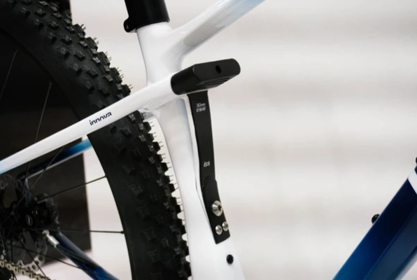 євробайк 2022 Новий крос-кантрійний велосипед Innova Rampage має 30-міліметрову задню підвіску з гідравлічним демпфером