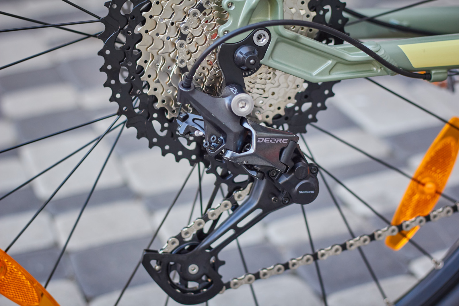 задній перемикач SHIMANO Deore (021) M6100 (direct mount). на велосипеді келліс спайдер 90