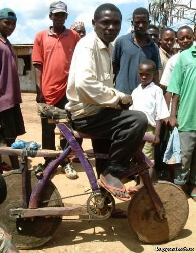 негры на деревянном велосипеде.jpg