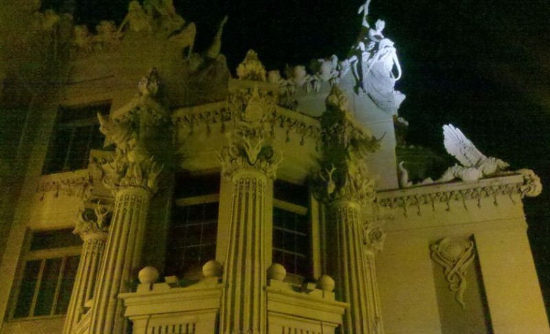 будинок з химерами.jpg